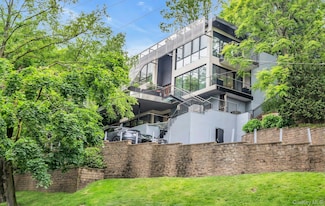 112 Scudders Ln, Glenwood Landing, NY 11547