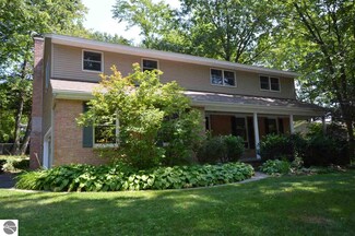 718 Bloomfield Rd, Traverse City, MI 49686
