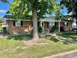 504 S Main St, Trenton, IL 62293