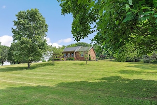 2952 Carters Creek Station Rd, Columbia, TN 38401