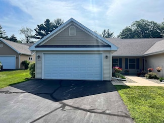 1020 Charles Wright Dr, Waupaca, WI 54981