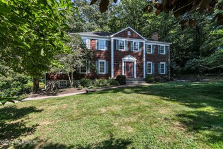 12 Briarcliff Ln, Holmdel, NJ 07733