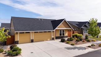2571 NW Greenwood Ave, Redmond, OR 97756