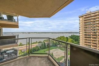 17-85 215th St Unit 9L, Flushing, NY 11360