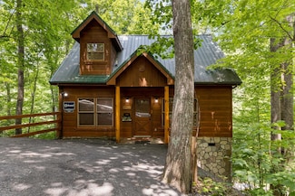 2457 N School House Gap Rd, Sevierville, TN 37876