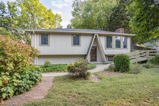 63 Sheridan St, Leavenworth, KS 66048