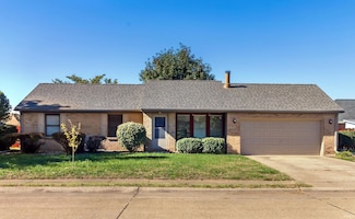 6077 River Bluff Dr, Newburgh, IN 47630