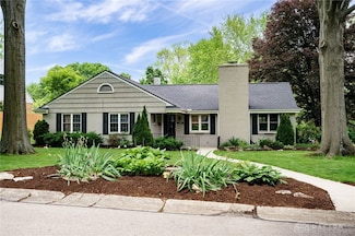 103 Castle Dr, Dayton, OH 45429