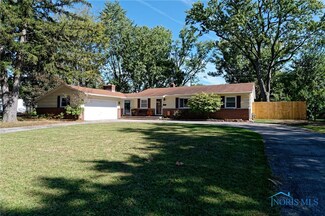 4926 Weldwood Ln, Sylvania, OH 43560