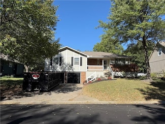 209 SE Williamsburg Dr, Blue Springs, MO 64014