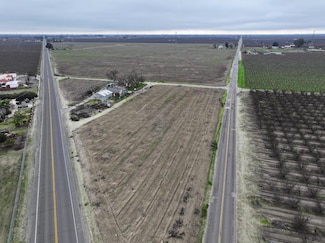 9707 S Henderson Rd, Raisin City, CA 93652