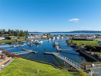 2271 Mariner Beach Dr, Oak Harbor, WA 98277