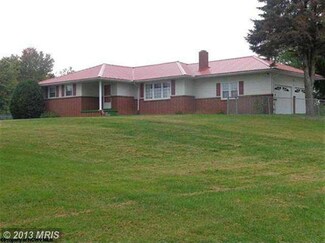 190 Fairfax St, Masontown, WV 26542