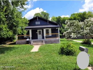 540 6th St, Newport, TN 37821