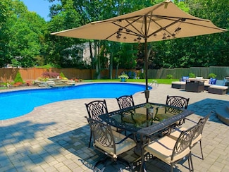 5 Spruce St, East Hampton, NY 11937