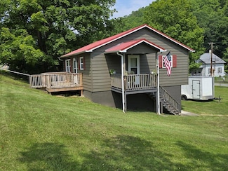 118 Rich Creek Rd, Ansted, WV 25812