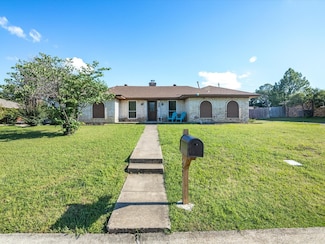 122 Village Estates Dr, Lewisville, TX 75077