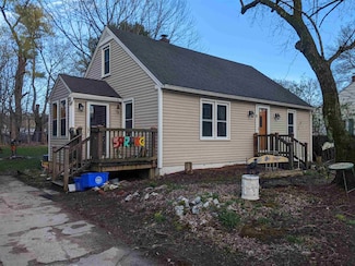 8 Maplecrest St, Newmarket, NH 03857