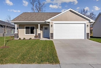 2068 Whispering Meadow Dr, Iowa City, IA 52240