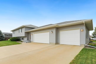 1306 S 12th St, Aberdeen, SD 57401
