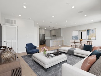 340 W 2nd St Unit 17, Boston, MA 02127