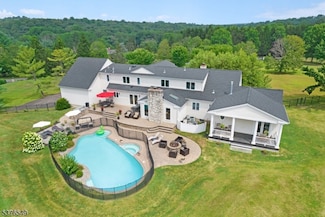 18 Kerby Ln, Mendham, NJ 07945