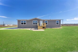 160 County Road 325, Jourdanton, TX 78069