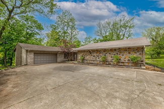 2 Tanglewood Dr, Lexington, KY 40505