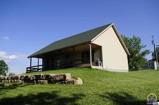 9093 Lakehills Rd, Ozawkie, KS 66070