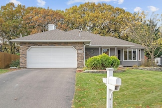 2909 Sunnyside Cir, Burnsville, MN 55306