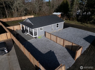 708 N Third St, Westport, WA 98595