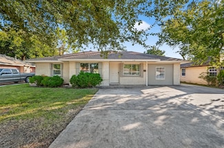 138 E Rocky Creek Rd, Houston, TX 77076