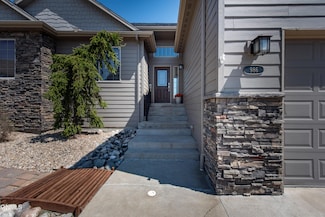 986 Mustang Ave, Dickinson, ND 58601