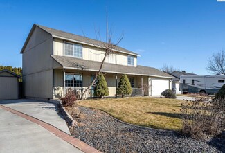 4782 Thrush Ln, West Richland, WA 99353