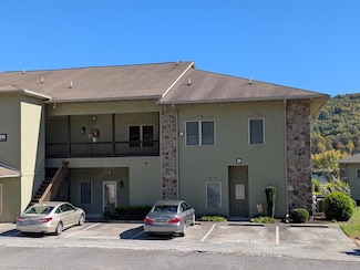 1726 Water Crest Way, Young Harris, GA 30582