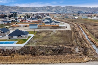 2264 Shoshone Ln, Emmett, ID 83642