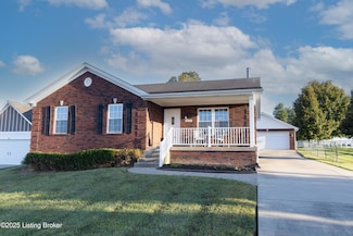 8621 Loyal Dr, Louisville, KY 40229