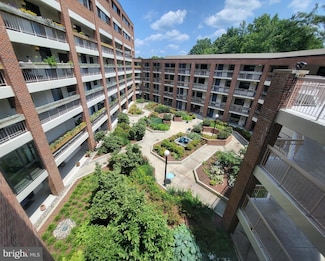1951 Sagewood Ln Unit 122, Reston, VA 20191