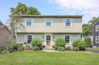 612 Aurora Way, Wheaton, IL 60187