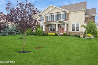 17 Spalding Dr, Holmdel, NJ 07733