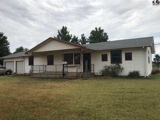 1112 W Hoover Rd, Kingman, KS 67068