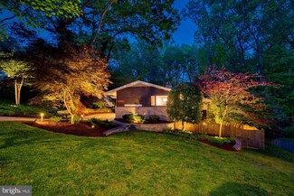 10703 Weymouth St, Garrett Park, MD 20896