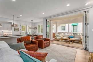 3726 State St Unit 204, Santa Barbara, CA 93105