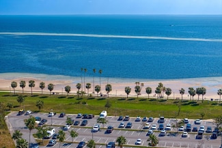 1200 N Shore Dr NE Unit 204, Saint Petersburg, FL 33701