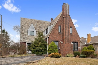 1009 Cochran Rd, Pittsburgh, PA 15243
