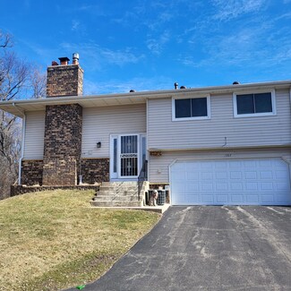 1707 Hickory Hill Dr, Saint Paul, MN 55122