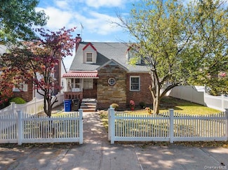 4604 195th St, Flushing, NY 11358