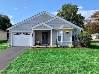 2 Tall Hedge Ct, Barnegat, NJ 08005