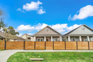 504 Vincent St, Houston, TX 77009