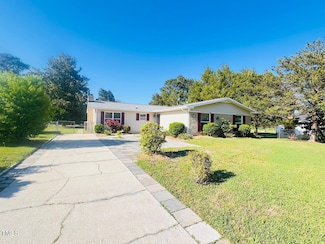 110 Baysden Dr, Jacksonville, NC 28540